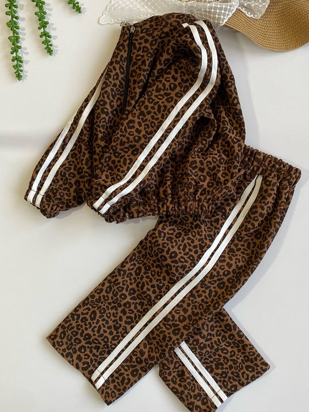 ست نوجوان دخترانه