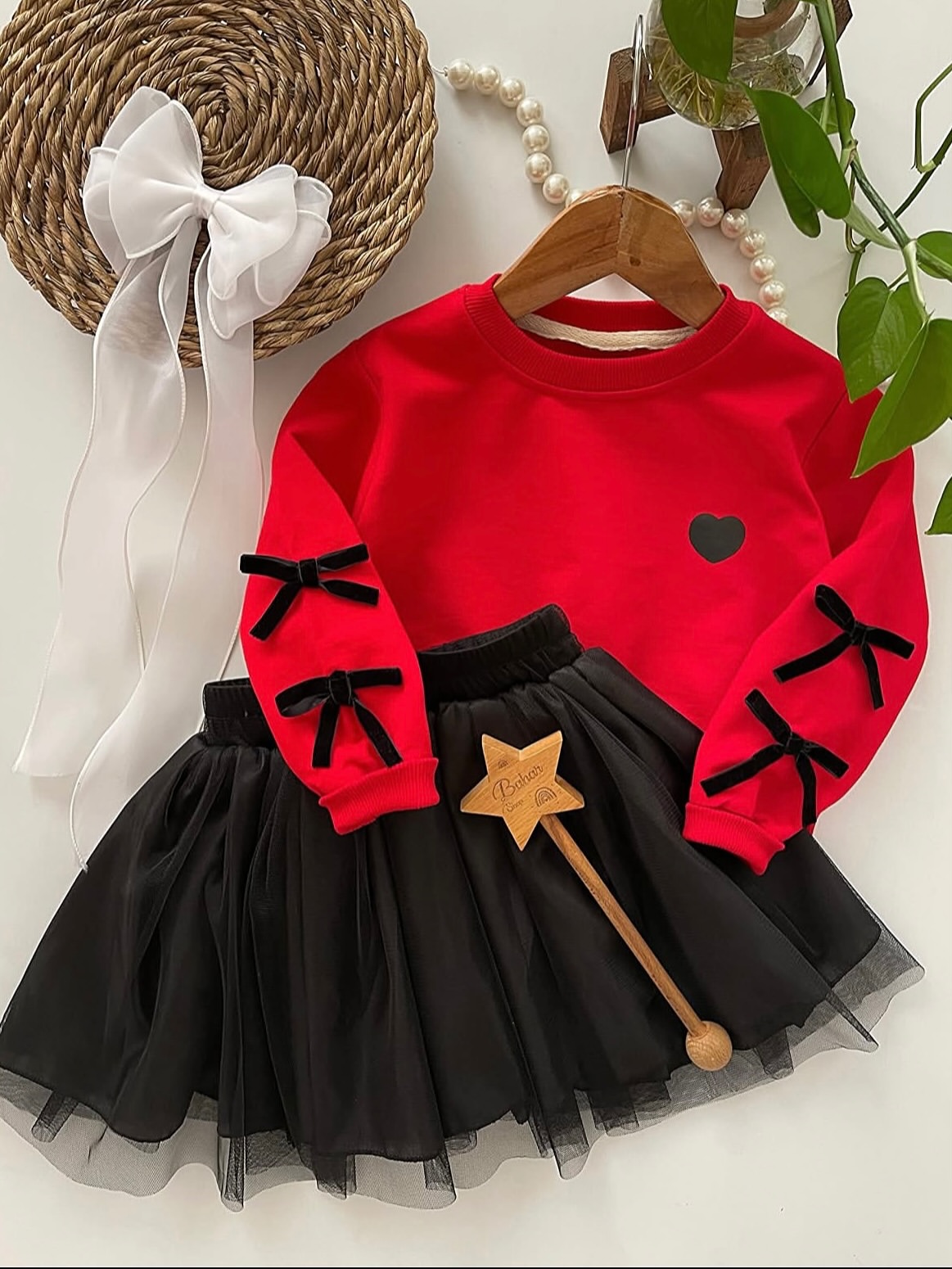 کراپ و دامن قرمز