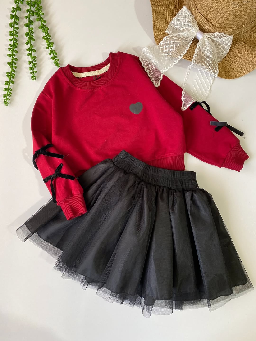 کراپ و دامن قرمز